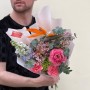 Интересный букет с экзотической стрелицией «Райский комплимент»