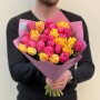 29 піоновидних тюльпанів у букеті «Медове намисто»
