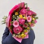 Пышный букет с розовыми ранункулюсами «Шелковая мелодия»