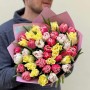 Мікс із 41 піоновидного та бахромчастого тюльпана у букеті «Сяйво кохання»