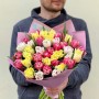 Мікс із 41 піоновидного та бахромчастого тюльпана у букеті «Сяйво кохання»