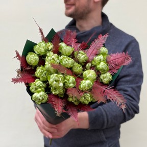 Незвичайний букет з ексклюзивною кущовою піоновидною трояндою Princess Midori «Зелена принцеса»
