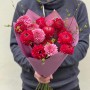 15 ранункулюсів серії Romance у букеті «Ягідки малини»