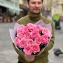 17 пионовидных роз сорта Queen Mayra в букете «Королевский привет»