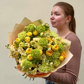 Яскравий сонячний букет із кущовою трояндою Golden Trendsetter «Напередодні Великодня»