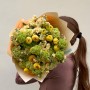 Яркий солнечный букет с кустовой розой Golden Trendsetter «В канун Пасхи»