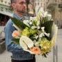 Необычный букет с антуриумом и пионовидной розой Veggie «Зелёный бриллиант»