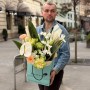 Необычный букет с антуриумом и пионовидной розой Veggie «Зелёный бриллиант»