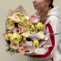 Пухнастий букет у теплих пастельних тонах «Сонячна акварель»