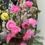 Нежная пасхальная композиция с ранункулюсами «Светлая радость»