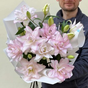 5 stems of luxurious double Roselily Anouska lilies in the bouquet «Enchanting Lily»