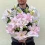 5 веток роскошной махровой лилии Roselily Anouska в букете «Очаровательная лилия»