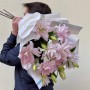 5 веток роскошной махровой лилии Roselily Anouska в букете «Очаровательная лилия»