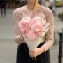 5 ранункулюсів сорту Clooney Lady у букеті «Пелюсткова залежність»
