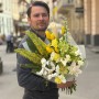 Interesting tiered bouquet in lemon and white tones «Capri Panoramas»