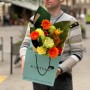 Интересный букет с герберами и пионовидной розой Veggie «Краски радости»