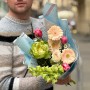 Цікавий букет з розкішною фрітілярією «Лаймова крихітка»