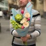 Цікавий букет з розкішною фрітілярією «Лаймова крихітка»