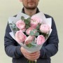 7 Clooney Lady ranunculus in the bouquet «Berry Souffle»