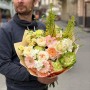 Интересный букет в светлой лёгкой палитре «Тёплый луч»