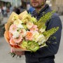Интересный букет в светлой лёгкой палитре «Тёплый луч»