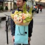 Интересный букет в светлой лёгкой палитре «Тёплый луч»