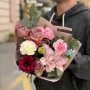 Нежный букет с лилией «Интересное настроение»