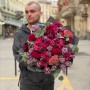 Розкішний букет з ранункулюсами та бузком «Спокуса Амазонки»