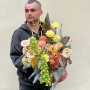 Весняна композиція в коробці з фрітілярією «Тропічна мелодія»