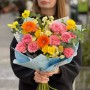 Яскравий кольоровий букет «Дофаміновий сплеск»