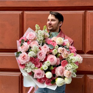 Розкішний об'ємний букет із ароматною півонієвидною трояндою Pink O'Hara «Окситоцинові обійми»