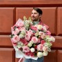 Розкішний об'ємний букет із ароматною півонієвидною трояндою Pink O'Hara «Окситоцинові обійми»