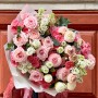 Розкішний об'ємний букет із ароматною півонієвидною трояндою Pink O'Hara «Окситоцинові обійми»