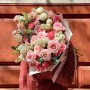 Розкішний об'ємний букет із ароматною півонієвидною трояндою Pink O'Hara «Окситоцинові обійми»