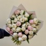 35 тюльпанів сорту Dreamer та White Foxtrot у букеті «Весна на Нілі»