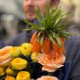 Незвичний букет з фрітілярією «Цікава Сашуня»