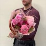 Романтический букет с пионом Coral Charm «Немного счастья»