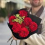 7 интересных пионовидных роз Red Monster в букете «Волнистое чудо»
