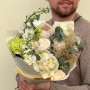 Светлый букет с пионом «Воздушные сливки»