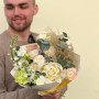 Светлый букет с пионом «Воздушные сливки»