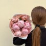 5 ніжних півоній сорту Reine Hortense у букеті «Зефірна краса»