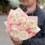 9 Cloni Success Favola Ranunculus in the bouquet «Gentle Breeze»