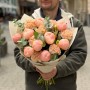 Чарівний букет із півоніями сорту Kingsday Salmon «Райські персички»