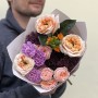 Милий букет із півонієвидними трояндами «Вечірня зіронька»