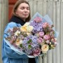 Романтичний пухкий букет у пастельних кольорах «Фіалковий бриз»
