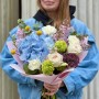 Акварельный букет с голубой гортензией «Майский акцент»
