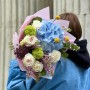 Акварельный букет с голубой гортензией «Майский акцент»