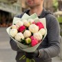 Микс из 15 пионов в букете «Мягкое прикосновение»