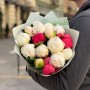 Микс из 15 пионов в букете «Мягкое прикосновение»