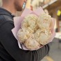 5 пионов сорта Bowl of Cream в букете «Воздушная сказка»
